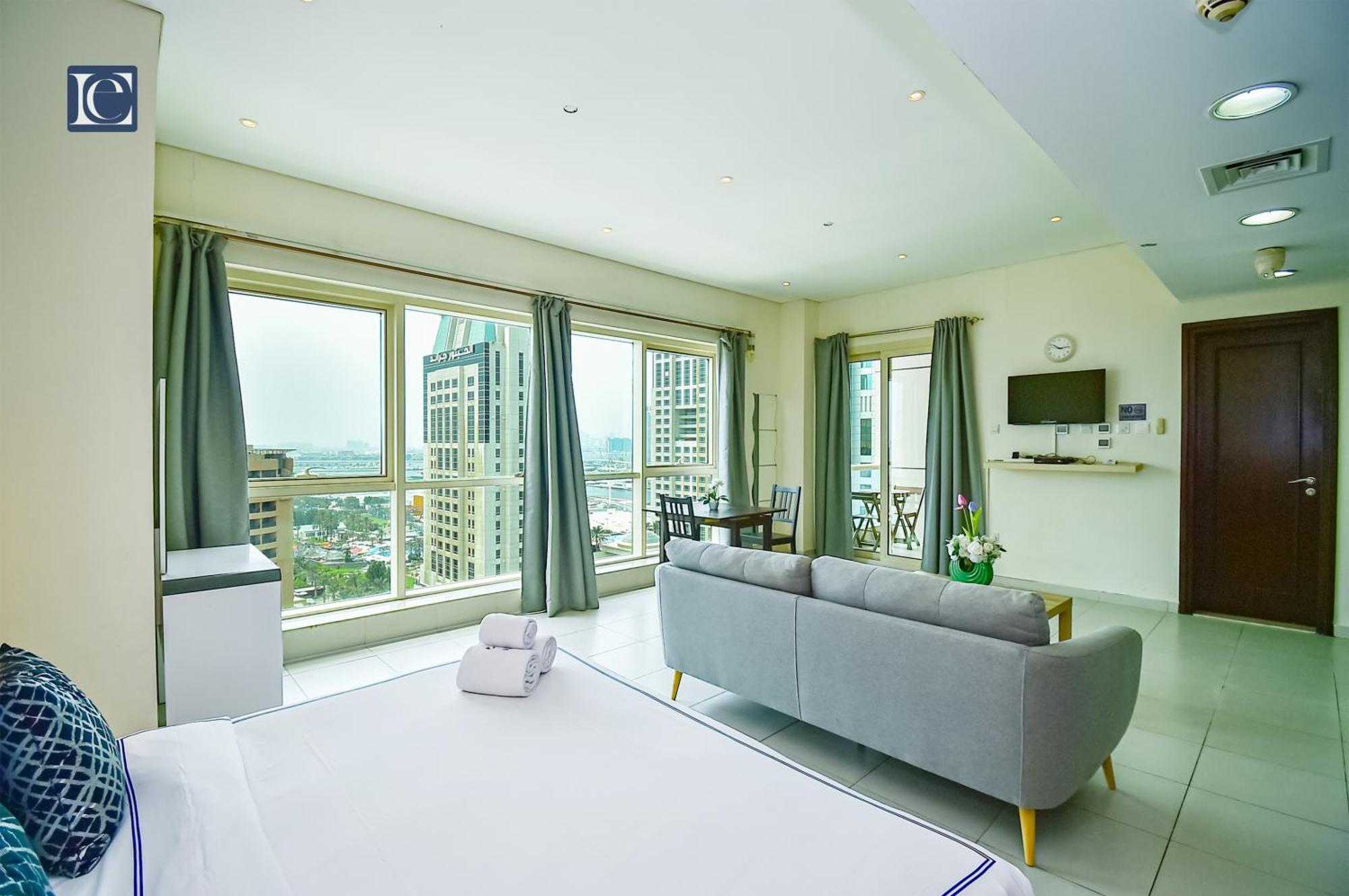 Luxury Escapes - Furnished Studio With Balcony In Royal Oceanic Dubai Luaran gambar
